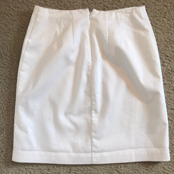 White skirt - Picture 2 of 6